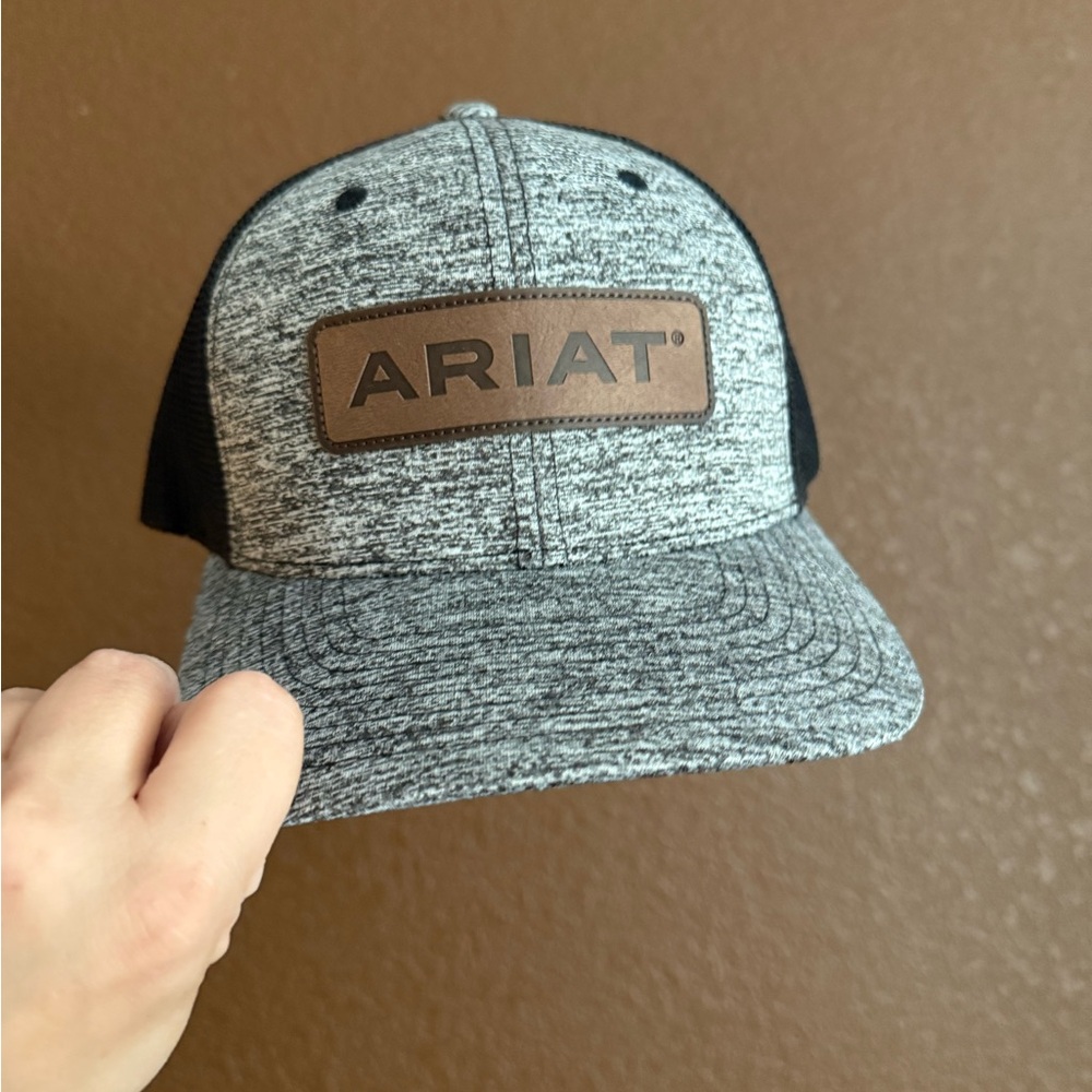 Ariat Black and White Flexfit Cap